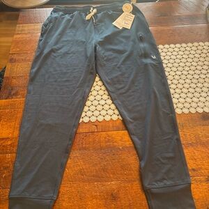 Men's Vuori Indigo Sunday Performance Jogger Pants Size Large. New W Tags.